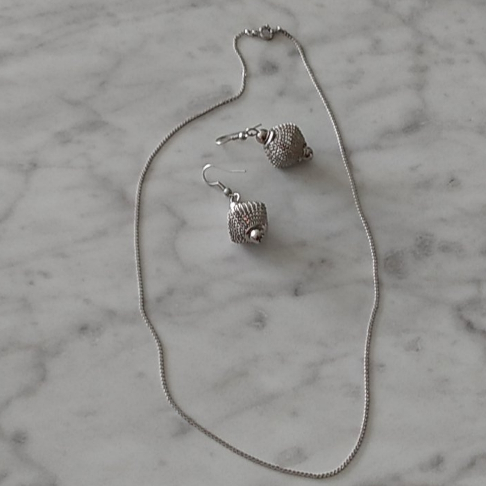 Jewelry - Picture 2 of 4
